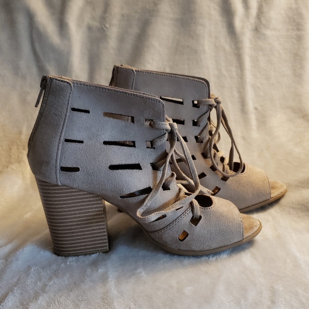 Sale! 🎉 Soda - Tan lace up booties - sz 7.5